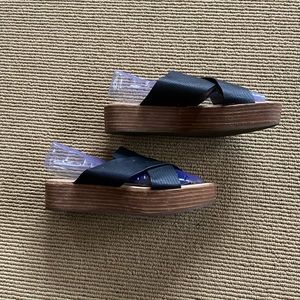 Coconuts by Matisse Cross Band Slide platform sandals size 8M